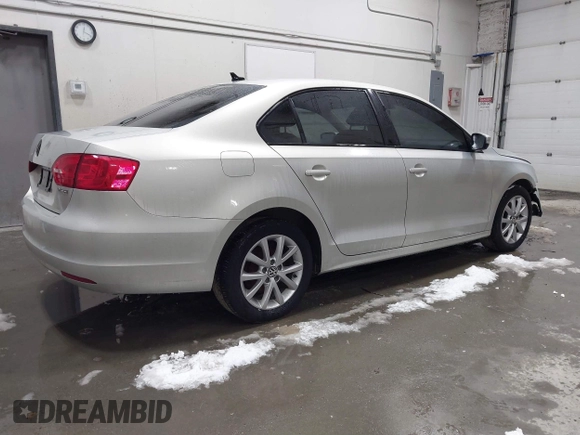 2011 Volkswagen Jetta Sedan SE PZEV with VIN 3VWDZ7AJ5BM378612, listed as a IAAI auction lot 41394130 with 80,046 mi miles. Bid and sale history available at carsss.com. Image 4.