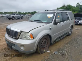 2003 Lincoln Navigator Luxury z VIN 5LMFU28R93LJ39584, wystawiony jako IAAI lot #42302459 z przebiegiem Nie podano mil oraz . Historia ofert i sprzedaży dostępna na DreamBid. Obrazek 2.