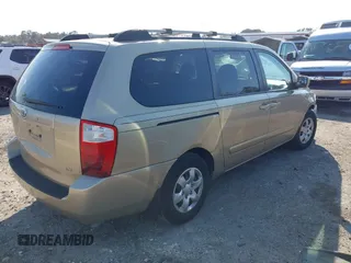 2008 Kia Sedona LX with VIN KNDMB233086261988, listed as a IAAI auction lot 41612389 with 170,947 mi miles. Bid and sale history available at carsss.com. Image 4.