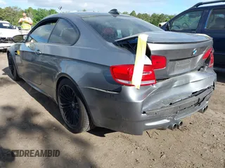 2010 BMW M3 z VIN WBSWD9C55AP362868, wystawiony jako IAAI lot #42265289 z przebiegiem 110 486 mil mil oraz . Historia ofert i sprzedaży dostępna na DreamBid. Obrazek 3.