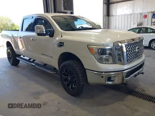 2016 Nissan Titan SL z VIN 1N6BA1F45GN517262, wystawiony jako IAAI lot #42306252 z przebiegiem 141 080 mil mil oraz . Historia ofert i sprzedaży dostępna na DreamBid. Obrazek 1.