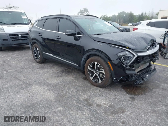 2025 Kia Sportage EX with VIN 5XYK33DF5SG236124, listed as a IAAI auction lot 41875663 with 4,114 mi miles. Bid and sale history available at carsss.com. Image 1.