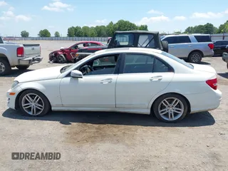 2012 Mercedes-Benz C 300 Sport z VIN WDDGF8BB9CR195595, wystawiony jako IAAI lot #42733339 z przebiegiem 221 125 mil mil oraz . Historia ofert i sprzedaży dostępna na DreamBid. Obrazek 14.