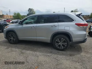 2018 Toyota Highlander LE with VIN 5TDZZRFH6JS246807, listed as a Copart auction lot 52242345 with 116,882 mi miles and Salvage title. Bid and sale history available at DreamBid. Image 2.