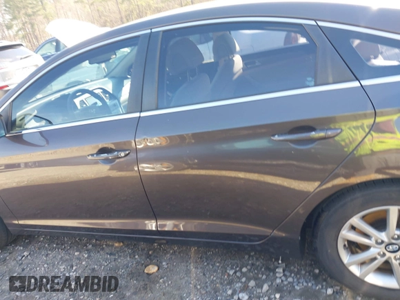 2016 Hyundai Sonata SE z VIN 5NPE24AF5GH269327, wystawiony jako IAAI lot #41810855 z przebiegiem 120 379 mil mil oraz . Historia ofert i sprzedaży dostępna na DreamBid. Obrazek 15.
