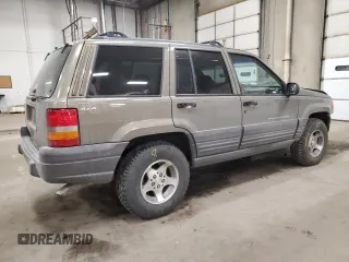 1998 Jeep Grand Cherokee Laredo with VIN 1J4GZ58S3WC207166, listed as a Copart auction lot 84243704 with 124,084 mi miles and Salvage Title. Bid and sale history available at carsss.com. Image 3.