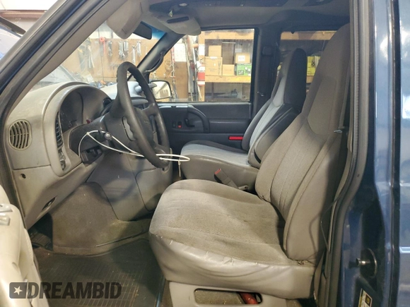 2005 GMC Safari z VIN 1GKEL19X85B502046, wystawiony jako Copart lot #85853484 z przebiegiem 247 503 mil mil oraz Szkoda całkowita • Salvage title. Historia ofert i sprzedaży dostępna na DreamBid. Obrazek 7.