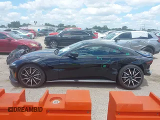 2020 Aston Martin Vantage z VIN SCFSMGAW4LGN03097, wystawiony jako IAAI lot #42227516 z przebiegiem Nie podano mil oraz . Historia ofert i sprzedaży dostępna na DreamBid. Obrazek 15.