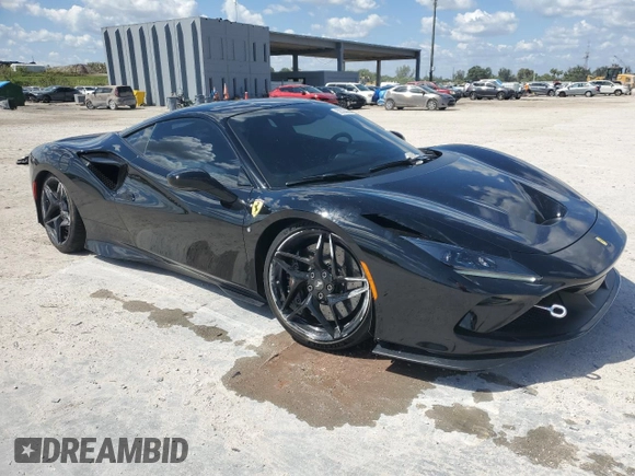 2021 Ferrari F8 z VIN ZFF92LLA8M0268230, wystawiony jako Copart lot #50326925 z przebiegiem 18 802 mil mil oraz Szkoda całkowita • Salvage title. Historia ofert i sprzedaży dostępna na DreamBid. Obrazek 4.