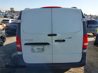 2016 Mercedes-Benz Metris Cargo z VIN WD3PG2EA1G3100067, wystawiony jako IAAI lot #41637257 z przebiegiem 571 601 mil mil oraz . Historia ofert i sprzedaży dostępna na DreamBid. Obrazek 16.