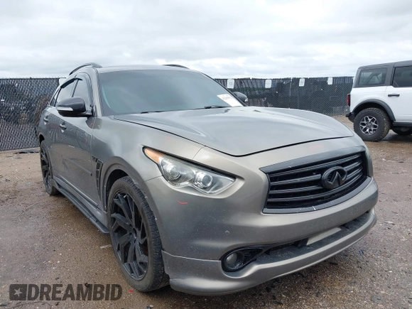 2014 Infiniti QX70 z VIN JN8CS1MU3EM451745, wystawiony jako IAAI lot #42203922 z przebiegiem 144 990 mil mil oraz . Historia ofert i sprzedaży dostępna na DreamBid. Obrazek 1.