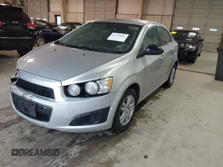 2016 Chevrolet Sonic LT z VIN 1G1JC5SH0G4138189, wystawiony jako IAAI lot #41732801 z przebiegiem 160 903 mil mil oraz . Historia ofert i sprzedaży dostępna na DreamBid. Obrazek 17.