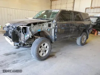 2020 Toyota 4Runner SR5 with VIN JTEBU5JR0L5768961, listed as a Copart auction lot 48237465 with 90,448 mi miles and Salvage Title. Bid and sale history available at carsss.com. Image 1.