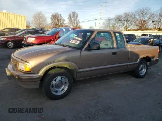 1997 GMC Sonoma SLS with VIN 1GTCS19X0V8510886, listed as a Copart auction lot 85332554 with 88,447 mi miles and Salvage Title. Bid and sale history available at carsss.com. Image 1.