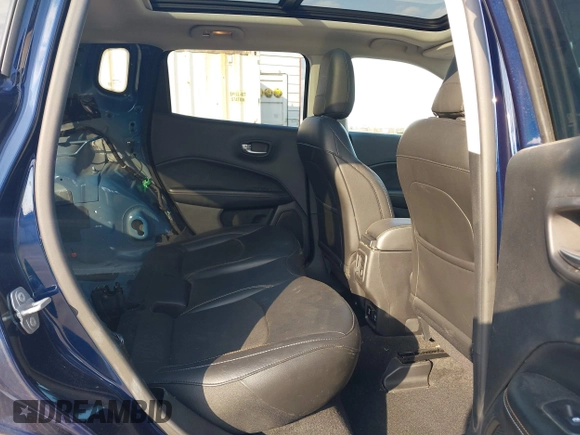 2019 Jeep Compass Latitude with VIN 3C4NJDBB0KT818133, listed as a IAAI auction lot 40736830 with 37,714 mi miles. Bid and sale history available at carsss.com. Image 8.