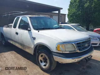 2001 Ford F-150 XL z VIN 1FTRX17W31NA18385, wystawiony jako IAAI lot #42122792 z przebiegiem Nie podano mil oraz . Historia ofert i sprzedaży dostępna na DreamBid. Obrazek 1.