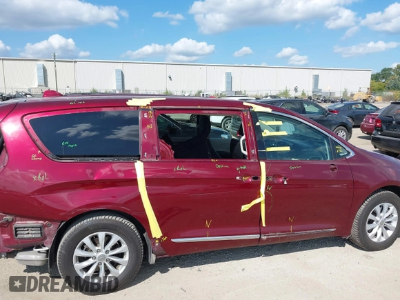 2018 Chrysler Pacifica Touring L with VIN 2C4RC1BG0JR279665, listed as a IAAI auction lot 40336389 with 80,835 mi miles and . Bid and sale history available at DreamBid. Image 6.