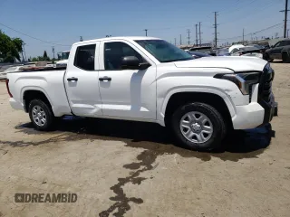2022 Toyota Tundra SR z VIN 5TFKB5AA3NX013623, wystawiony jako Copart lot #56168634 z przebiegiem 3 038 mil mil oraz Szkoda całkowita • Salvage title. Historia ofert i sprzedaży dostępna na DreamBid. Obrazek 4.