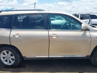 2011 Toyota Highlander z VIN 5TDBK3EH2BS042799, wystawiony jako IAAI lot #39900598 z przebiegiem 232 331 mil mil oraz . Historia ofert i sprzedaży dostępna na DreamBid. Obrazek 14.