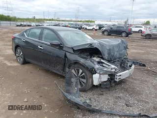 2019 Nissan Altima SV z VIN 1N4BL4DV8KC165542, wystawiony jako IAAI lot #42026473 z przebiegiem 128 508 mil mil oraz . Historia ofert i sprzedaży dostępna na DreamBid. Obrazek 1.