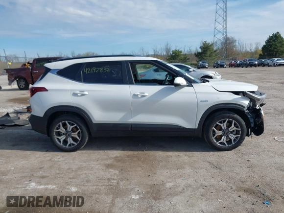 2023 Kia Seltos EX z VIN KNDERCAA3P7459805, wystawiony jako IAAI lot #42192832 z przebiegiem 11 833 mil mil oraz . Historia ofert i sprzedaży dostępna na DreamBid. Obrazek 13.
