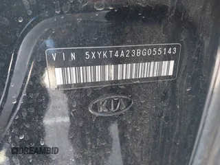 2011 Kia Sorento LX with VIN 5XYKT4A23BG055143, listed as a IAAI auction lot 42118676 with 174,268 mi miles. Bid and sale history available at carsss.com. Image 9.