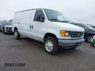 2007 Ford Econoline Cargo Commercial z VIN 1FTNE24W57DB33258, wystawiony jako IAAI lot #42393068 z przebiegiem 152 700 mil mil oraz . Historia ofert i sprzedaży dostępna na DreamBid. Obrazek 1.