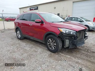 2018 Kia Sorento LX z VIN 5XYPG4A37JG418190, wystawiony jako IAAI lot #42103051 z przebiegiem 158 081 mil mil oraz . Historia ofert i sprzedaży dostępna na DreamBid. Obrazek 1.