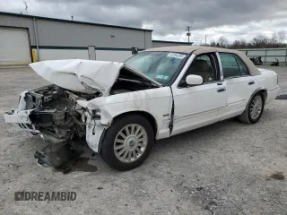 2010 Mercury Grand Marquis LS z VIN 2MEBM7FV6AX614688, wystawiony jako Copart lot #53264395 z przebiegiem 131 245 mil mil oraz Szkody całkowita. Historia ofert i sprzedaży dostępna na DreamBid. Obrazek 1.