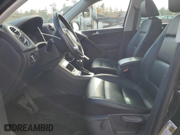 2013 Volkswagen Tiguan SE z VIN WVGBV7AXXDW534779, wystawiony jako Copart lot #77397164 z przebiegiem 149 285 mil mil oraz Szkoda całkowita • Salvage title. Historia ofert i sprzedaży dostępna na DreamBid. Obrazek 7.