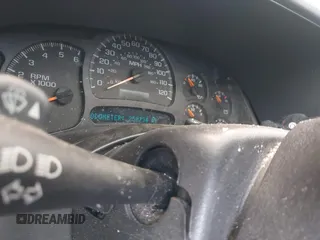 2005 Chevrolet Silverado 1500HD LT z VIN 1GCGK13U25F921945, wystawiony jako IAAI lot #41688949 z przebiegiem 250 734 mil mil oraz . Historia ofert i sprzedaży dostępna na DreamBid. Obrazek 7.