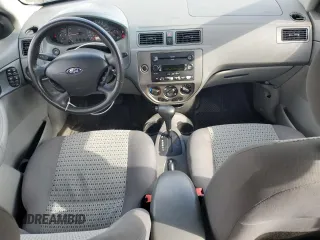 2005 Ford Focus SE z VIN 1FAHP36N95W317739, wystawiony jako Copart lot #45311395 z przebiegiem 192 354 mil mil oraz Szkody całkowita. Historia ofert i sprzedaży dostępna na DreamBid. Obrazek 8.