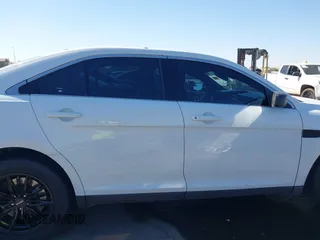 2013 Ford Police Interceptor z VIN 1FAHP2M82DG132383, wystawiony jako IAAI lot #41851540 z przebiegiem 172 639 mil mil oraz . Historia ofert i sprzedaży dostępna na DreamBid. Obrazek 13.