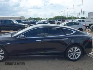 2014 Tesla Model S 60 z VIN 5YJSA1H1XEFP44397, wystawiony jako IAAI lot #42140917 z przebiegiem 136 515 mil mil oraz . Historia ofert i sprzedaży dostępna na DreamBid. Obrazek 15.