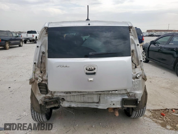 2013 Kia Soul + z VIN KNDJT2A66D7483811, wystawiony jako Copart lot #56746085 z przebiegiem 161 371 mil mil oraz Szkoda całkowita • Salvage title. Historia ofert i sprzedaży dostępna na DreamBid. Obrazek 6.