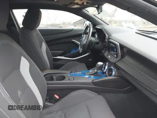 2017 Chevrolet Camaro 1LT z VIN 1G1FB1RX1H0144817, wystawiony jako IAAI lot #41609587 z przebiegiem 44 477 mil mil oraz . Historia ofert i sprzedaży dostępna na DreamBid. Obrazek 5.