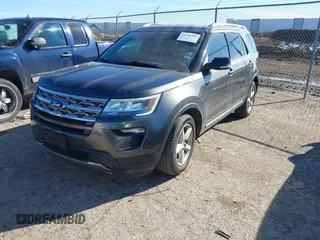 2018 Ford Explorer XLT z VIN 1FM5K7D8XJGA41555, wystawiony jako IAAI lot #41301991 z przebiegiem 46 248 mil mil oraz . Historia ofert i sprzedaży dostępna na DreamBid. Obrazek 17.