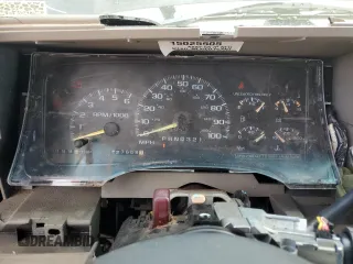 1999 Chevrolet Tahoe z VIN 3GNEC18R3XG165012, wystawiony jako Copart lot #75803204 z przebiegiem 227 608 mil mil oraz Szkoda całkowita • Salvage title. Historia ofert i sprzedaży dostępna na DreamBid. Obrazek 9.