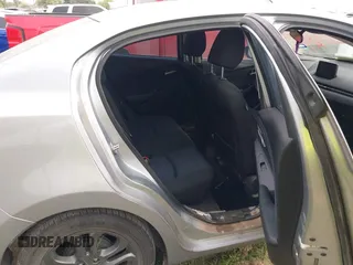 2019 Toyota Yaris L z VIN 3MYDLBYV1KY500070, wystawiony jako IAAI lot #41933128 z przebiegiem Nie podano mil oraz . Historia ofert i sprzedaży dostępna na DreamBid. Obrazek 8.