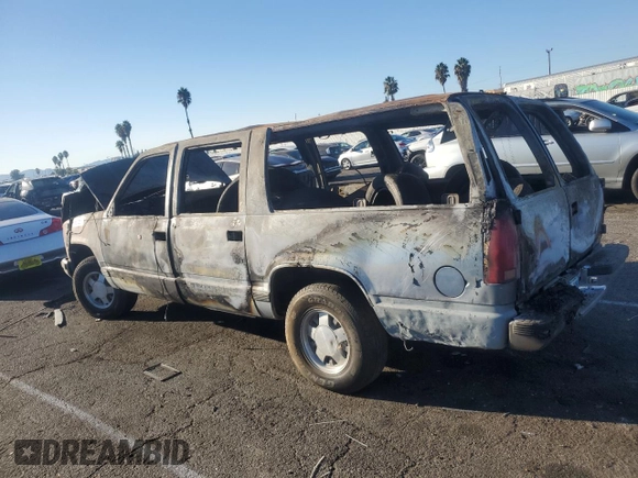 1994 GMC Suburban z VIN 1GKEC16K3RJ769051, wystawiony jako Copart lot #74576864 z przebiegiem Nie podano mil oraz Nie do naprawy • Non repairable. Historia ofert i sprzedaży dostępna na DreamBid. Obrazek 2.
