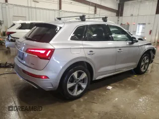 2024 Audi Q5 Premium with VIN WA1ABAFYXR2089153, listed as a Copart auction lot 42320265 with 2,992 mi miles and Salvage Title. Bid and sale history available at carsss.com. Image 3.