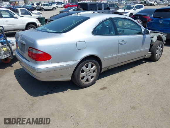 2001 Mercedes-Benz CLK 320/430 z VIN WDBLJ65G51F162092, wystawiony jako IAAI lot #42477861 z przebiegiem 165 725 mil mil oraz . Historia ofert i sprzedaży dostępna na DreamBid. Obrazek 4.