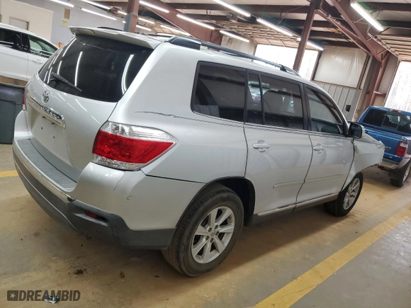 2011 Toyota Highlander with VIN 5TDZK3EH4BS028725, listed as a Copart auction lot 51069885 with 207,161 mi miles and Salvage Title. Bid and sale history available at carsss.com. Image 3.