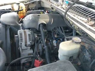 2001 Chevrolet Suburban LT z VIN 3GNFK16TX1G186467, wystawiony jako IAAI lot #41787416 z przebiegiem 139 565 mil mil oraz . Historia ofert i sprzedaży dostępna na DreamBid. Obrazek 13.