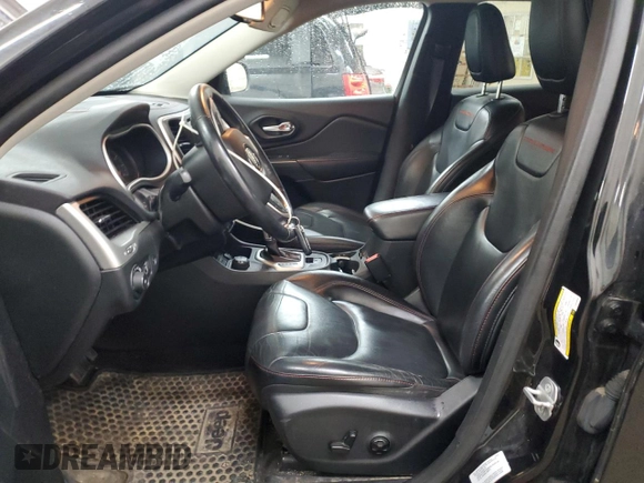 2015 Jeep Cherokee Trailhawk z VIN 1C4PJMBS0FW598694, wystawiony jako Copart lot #60731615 z przebiegiem 130 219 mil mil oraz Czysty tytuł • Clean title. Historia ofert i sprzedaży dostępna na DreamBid. Obrazek 7.
