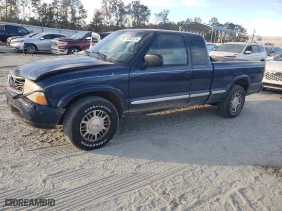 2002 GMC Sonoma SLS with VIN 1GTDT19W128196573, listed as a Copart auction lot 76562324 with 377,391 mi miles and Salvage Title. Bid and sale history available at carsss.com. Image 1.