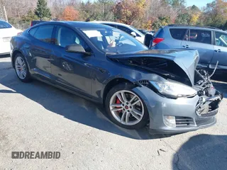 2013 Tesla Model S Performance с VIN 5YJSA1DP7DFP11737, выставлен на аукционе IAAI как лот 40915195 с пробегом Не указан миль и . История ставок и продаж доступна на DreamBid. Изображение 1.