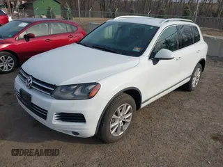 2013 Volkswagen Touareg Exec с VIN WVGEF9BP0DD006992, выставлен на аукционе IAAI как лот 41800140 с пробегом 177 299 миль миль и . История ставок и продаж доступна на DreamBid. Изображение 17.