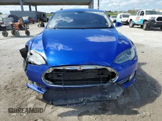 2014 Tesla Model S 60 with VIN 5YJSA1S14EFP44162, listed as a Copart auction lot 52943025 with Not Provided miles and Salvage Title. Bid and sale history available at DreamBid. Image 5.