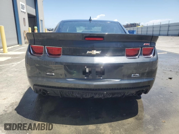 2013 Chevrolet Camaro LT z VIN 2G1FC1E38D9163929, wystawiony jako Copart lot #57153955 z przebiegiem 44 863 mil mil oraz Czysty tytuł • Clean title. Historia ofert i sprzedaży dostępna na DreamBid. Obrazek 6.